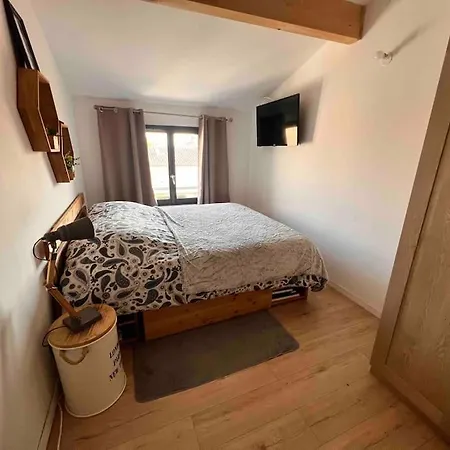 Charmante Maison De Village 보베르